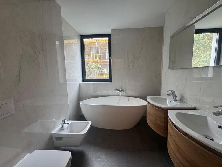 3 camere PREMIUM| 135 MP + 22 MP terasa - 6