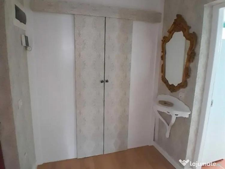 Apartament cu 3 camere Zona Zamca - 1