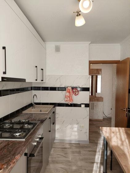 Apartament cu 3 camere decomandat în Berceni