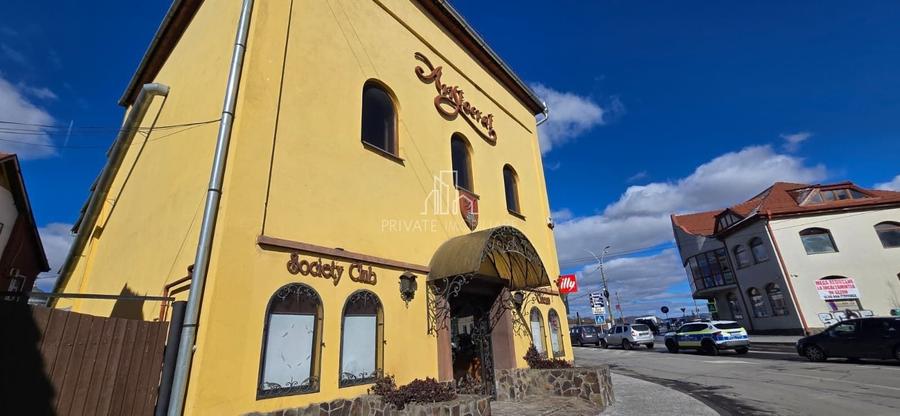 Se vinde clădirea Aristocrat, în centrul orașului Sighisoara - 1