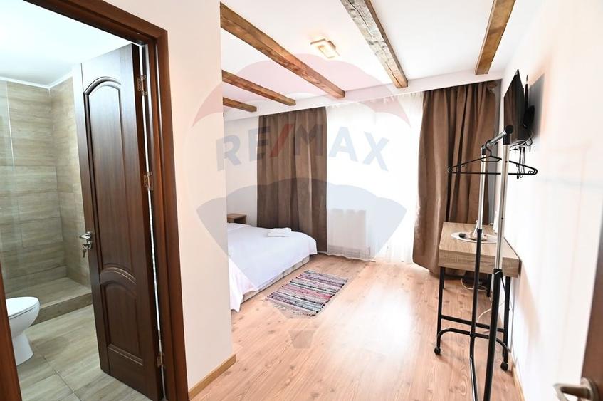 Hotel/Pensiune, de 342 mp, în Baia de Fier
