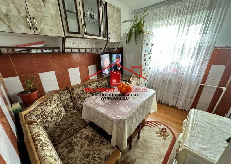 De vanzare Apartament 3 camere, strada Neptun, etaj 2 46.000 EUR - 7