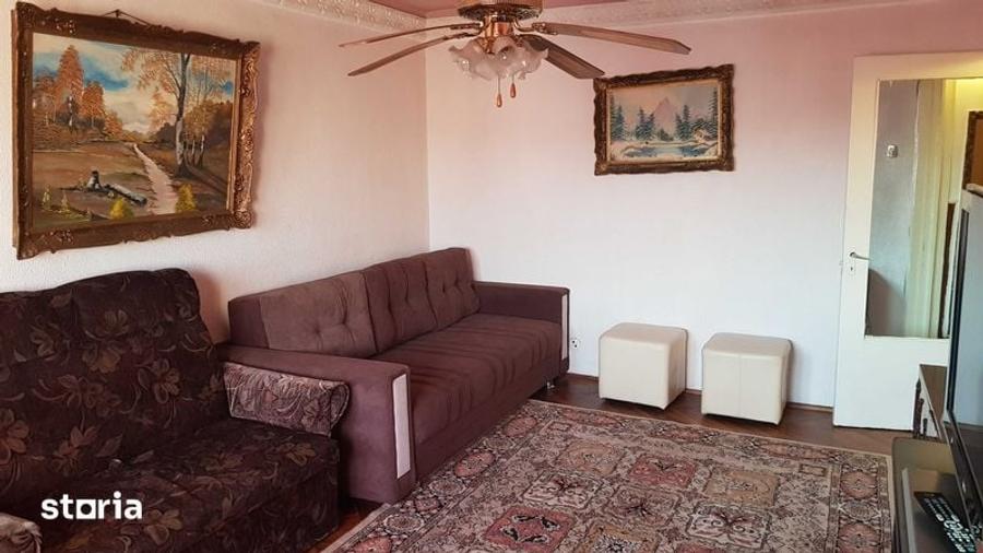 Apartament cu 3 camere decomandat în Sud