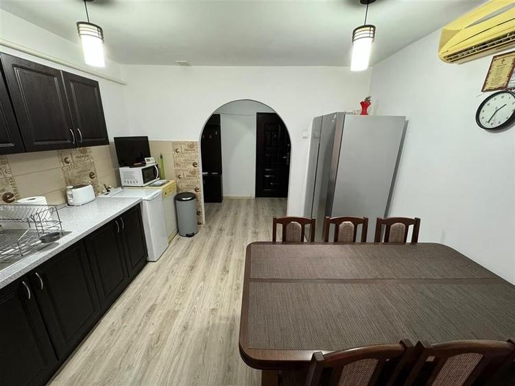 Apartament 4 camere, etaj 3 cu acoperis, nemobilat - 1