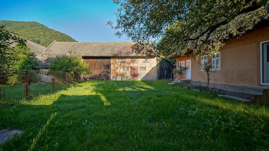 Teren intravilan 7.255 mp +casa rustica - ideal pensiune in Vama Buzau - 4