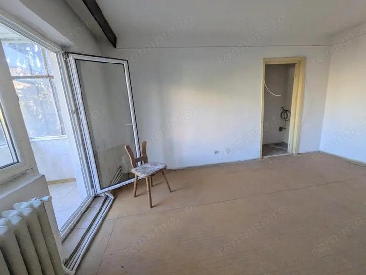 Str Carpati - Piata Sud, Apartament 3 camere, etaj 2/4, bucatarie mare - 8