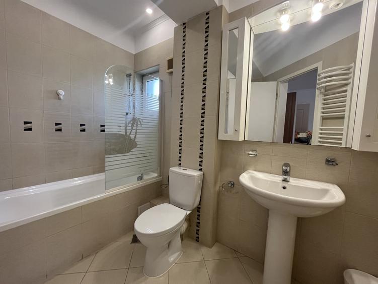 Apartament cu 4 camere decomandat, mobilat în Băneasa