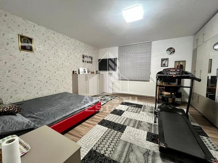 Doua apartamente la curte comuna,zona Traian - 25