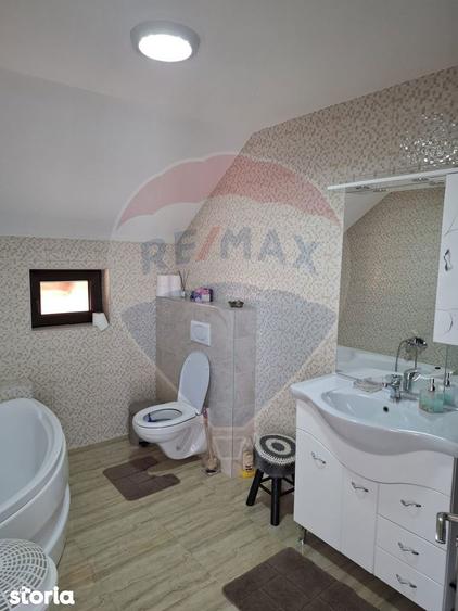 Casa / Vila cu 5 camere de vanzare - 4