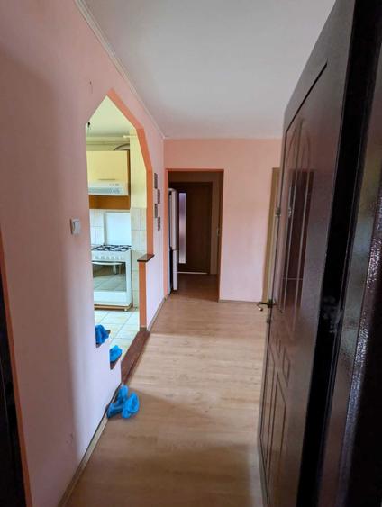 Vand Apartament de 80 mp , 4 camere, 2 bai, etajul 3 - 4