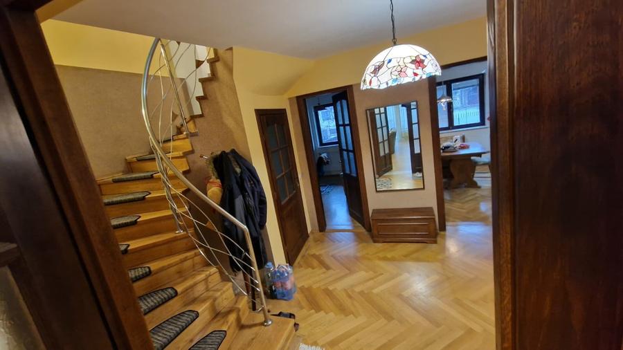 Vila singur curte - 2