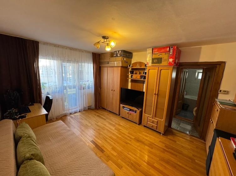 PERSOANA FIZICĂ Vând apartament 2 camere semidecomandat în Grigorescu - 1