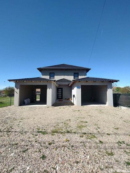 Casa cu etaj ?i doua garaje incluse - 8