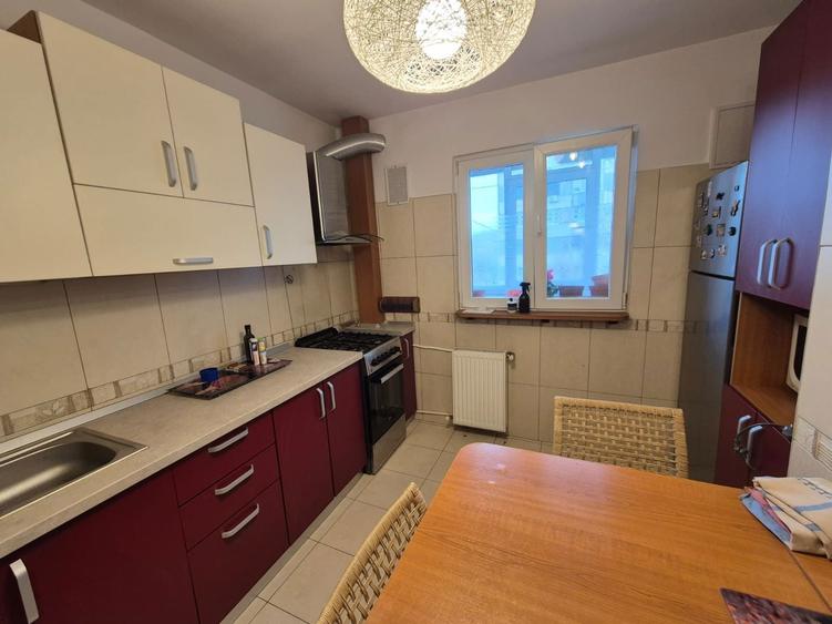 Proprietar,contract,2 cam decomandat,balcon,5/10,1984 Dr Taberei 1Mai - 3