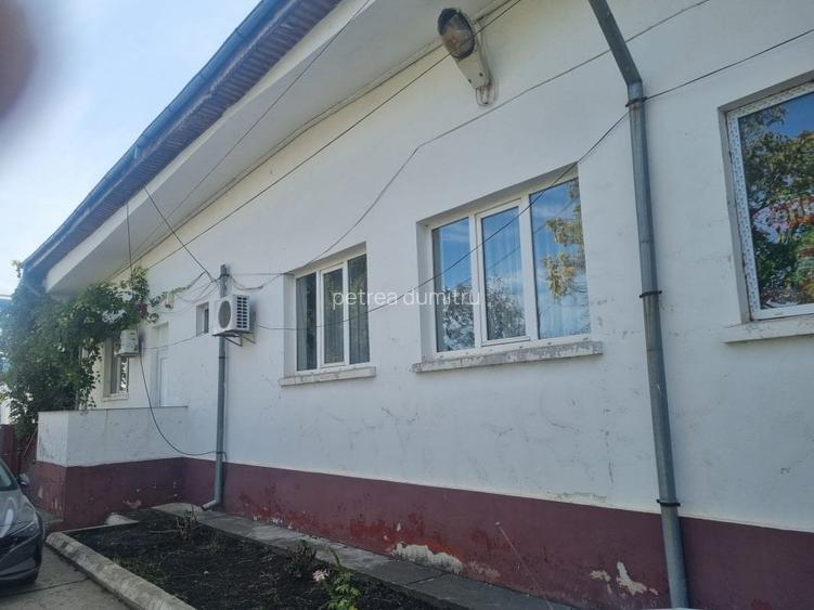 Vand cladire de 1800 mp (2 hale x900 mp) si 4050 mp teren. Pret negociabil