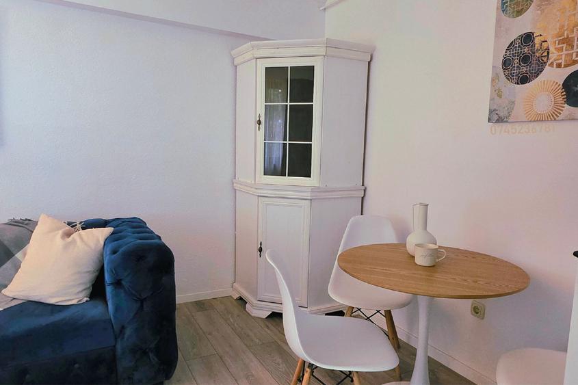 Apartament cu 2 camere decomandat, mobilat în Central
