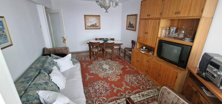 Republicii ,se vinde apartament decomandat ,2 camere  ,pret 67000 euro neg. - 7