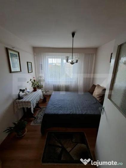 Apartament cu 3 camere semidecomandat, mobilat în Central