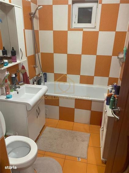 Apartament cu 3 camere decomandat în Recea