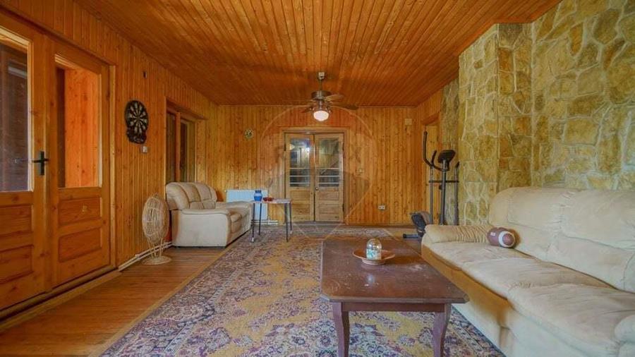 Casa / Vila de vanzare Fundata- Romania - 3