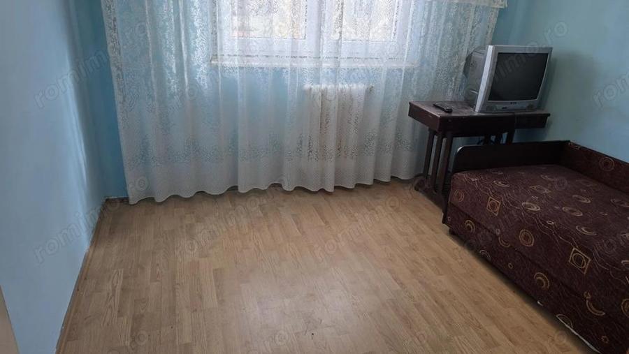 Vand apartament 2 camere decomandat in Deva, zona Micro 15, etaj 8, - 16
