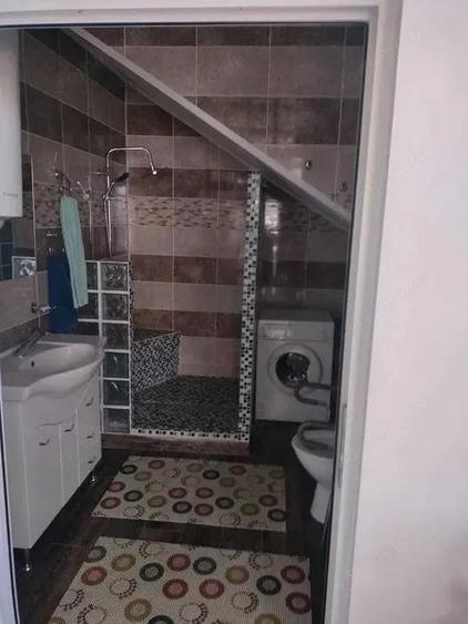 Inchiriez camera in vila curte spatioasa - 4