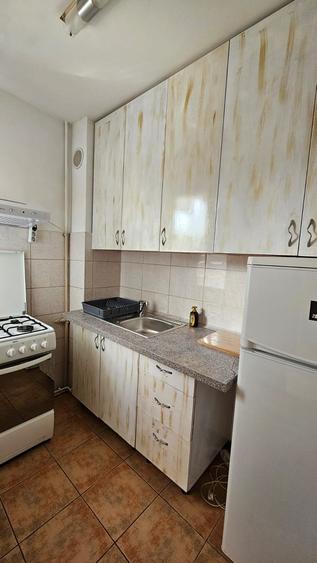 Garsoniera mobilata-utilata modern zona Judetean,320 Euro - 8