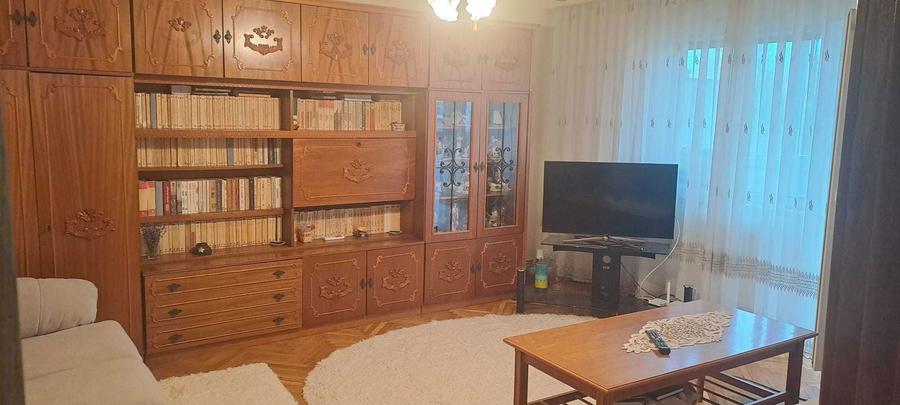 Apartament trei camere Exercitiu, etaj 3/4, liber - 3