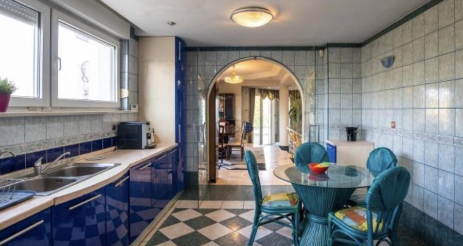 Vanzare vila cu piscina | Damaroaia - Straulesti | teren 2000 mp | deschidere la - 10