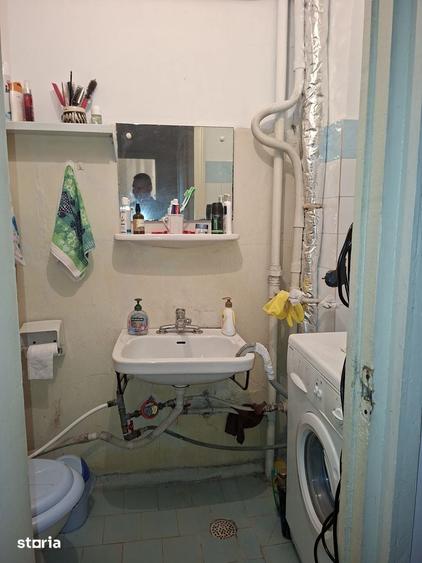 Apartament cu 4 camere decomandat în Rovine