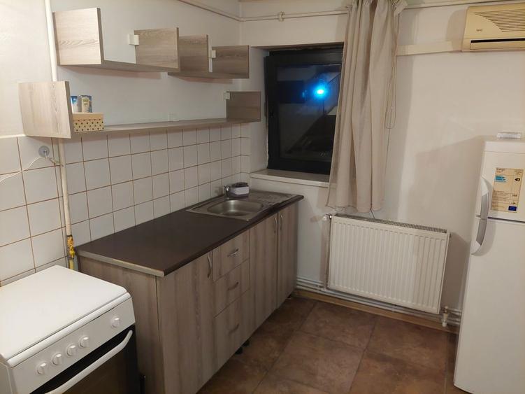 Garsoniera decomandata, centrala, AC, ultracentral , Muzeul Olteniei - 3