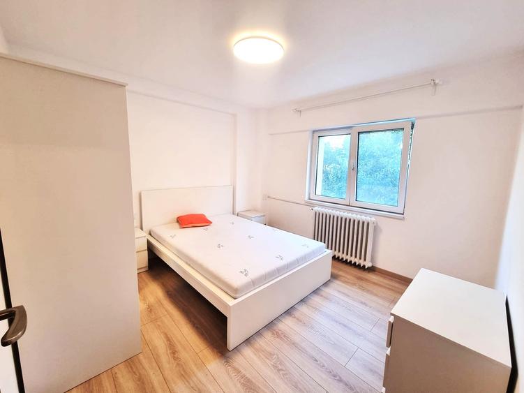 Apartament cu 3 camere decomandat în Lacul Tei