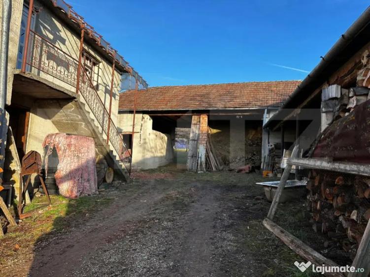 Casa cu 4 camere,baie, bucatarie,anexe.pivni?a teren 2500 - 4