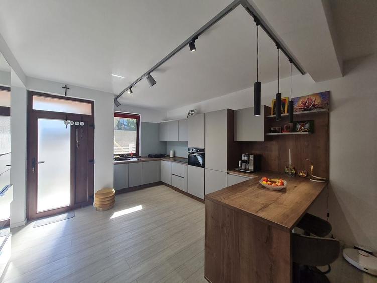 Duplex cu 3 camere cu Piscina în Chișoda