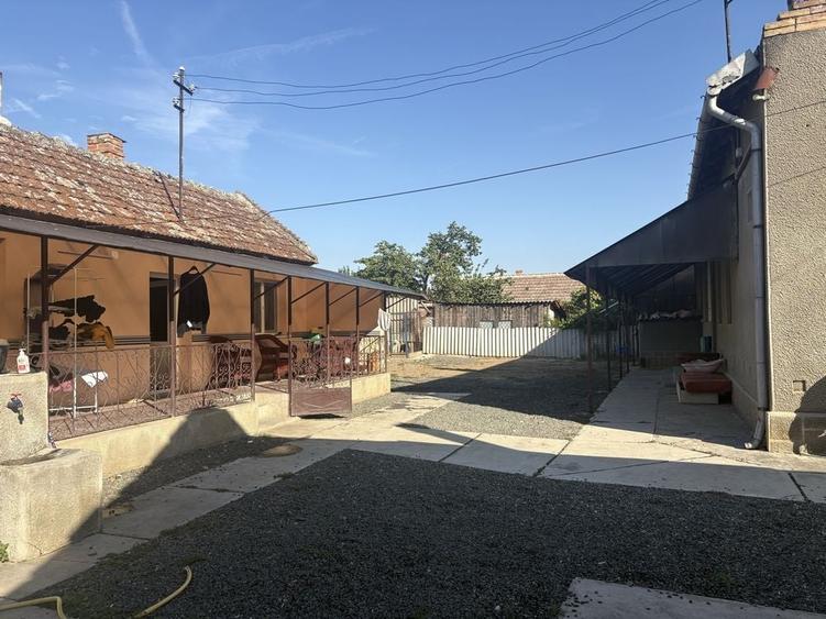 Casă cu 4 camere în Central