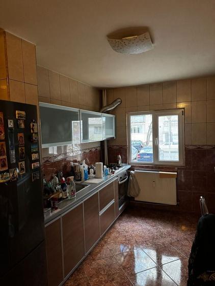Apartament cu 3 camere decomandat, mobilat în Drumul Taberei