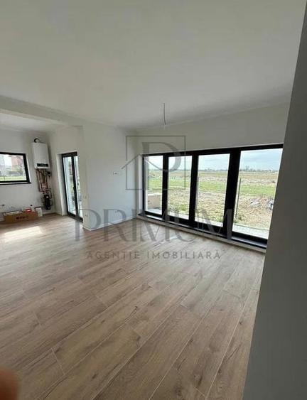 Duplex cu 3 camere cu Canalizare în Moșnița Nouă
