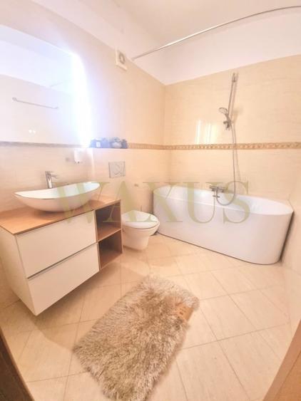 Apartament cu 5 camere semidecomandat, mobilat în Bună Ziua