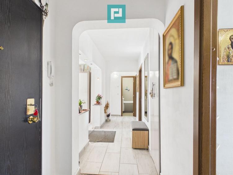 Apartament cu 4 camere decomandat în Valenta