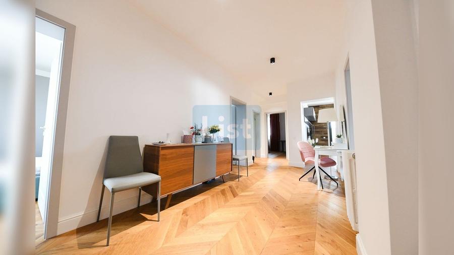 Apartament cu 4 camere decomandat în Central