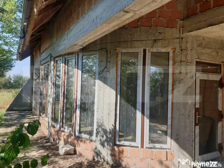 Casă cu 7 camere cu Teren 1000 Mp în Central