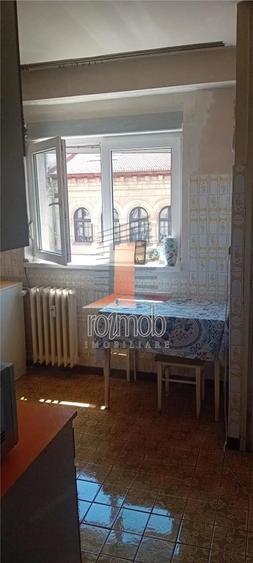 Apartament cu 2 camere decomandat în Universitate