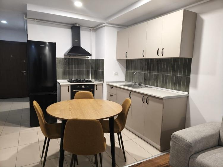 Apartament cu 3 camere semidecomandat, mobilat în Ștefăneștii de Jos