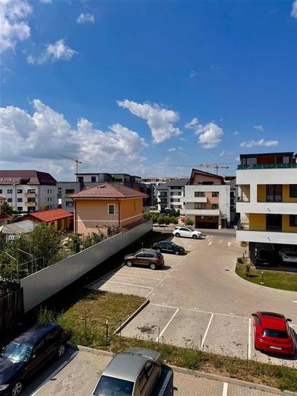 Apartament cu 2 camere decomandat în Tractorul