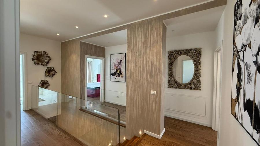 Casă individuală cu 5 camere cu Piscina în Iancu Nicolae