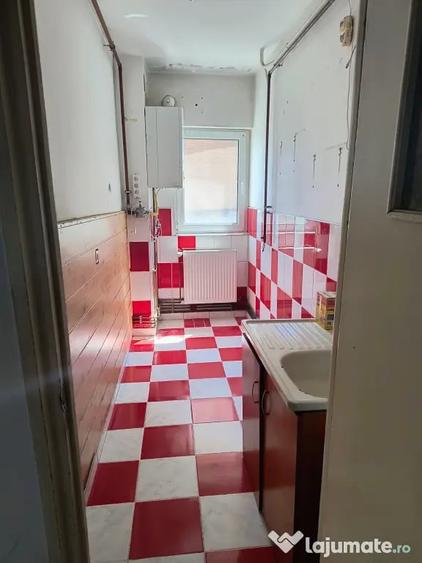 Garsonieră decomandată în UTA