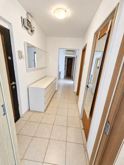 Apartament cu 3 camere semidecomandat în Baba Novac