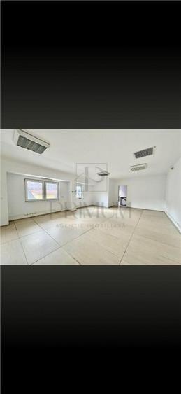 Casă cu 7 camere cu Teren 470 Mp în Central