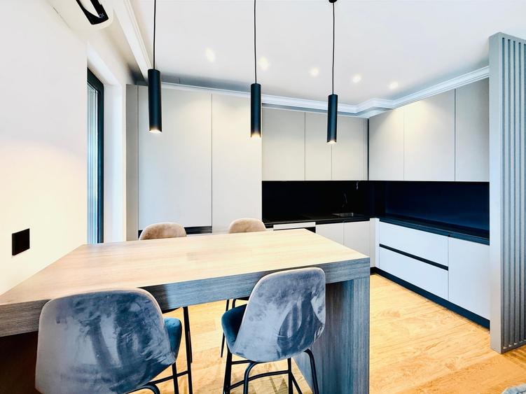 Apartament cu 3 camere decomandat, mobilat în Băneasa