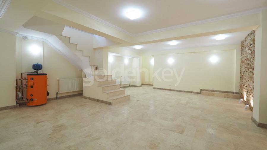 Casă individuală cu 5 camere cu Canalizare în Pipera